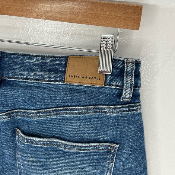 American Eagle Mom Jean Shorts Size 6 High Rise Cut Off Denim Distressed 29x2.5 - Picture 8 of 14